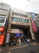 鄰近植村墅NO3社區推薦-國泰世華銀行大樓，位於台北市中正區